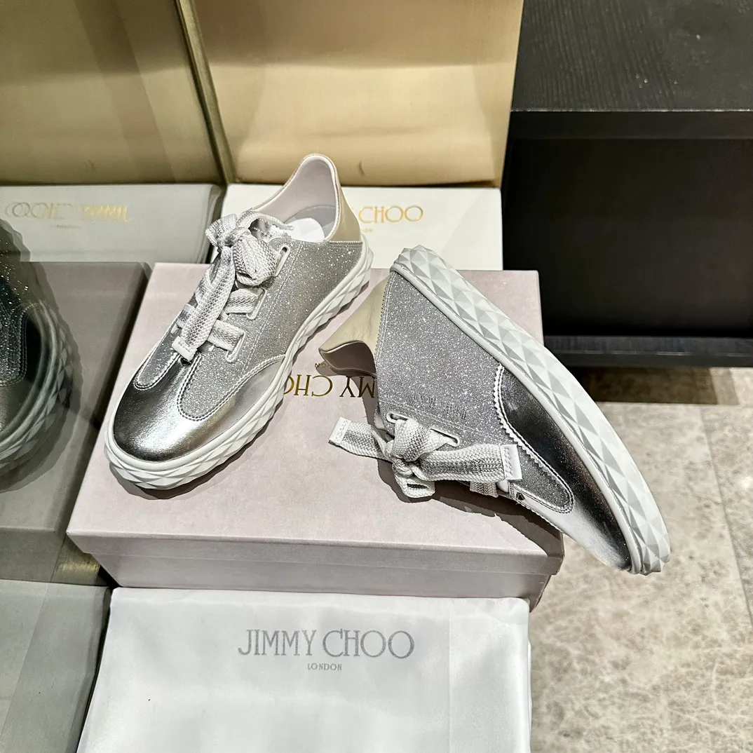 👟👟Ex-factory price 640👟👟 The new JIMMY CHOO, exclusively for sale, original large-soled casual white shoes, designed with the latest technology, strong three-dimensional effect👍The integration of multiple technologies, subverting fashion, super stylish! The combination is super beautiful. The original version is 1:1, versatile and trendy, both salty and sweet! New layout Size: 35-40
